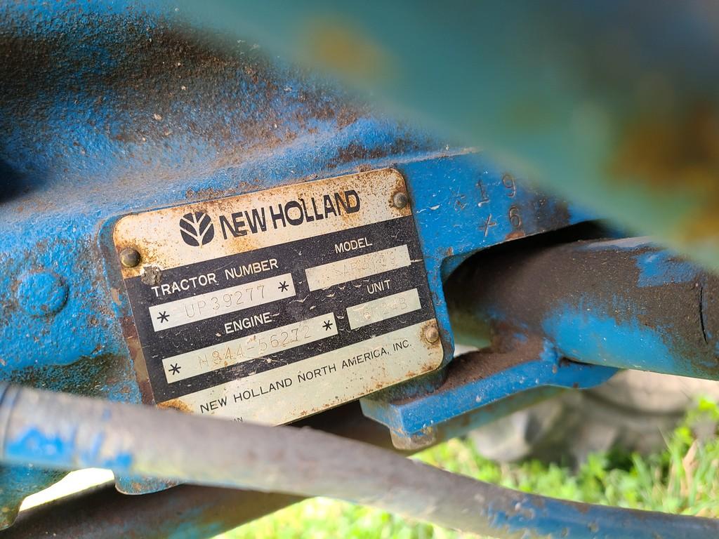 New Holland 1920 Tractor 'Runs & Operates'
