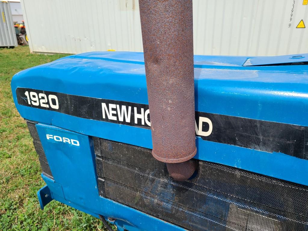New Holland 1920 Tractor 'Runs & Operates'