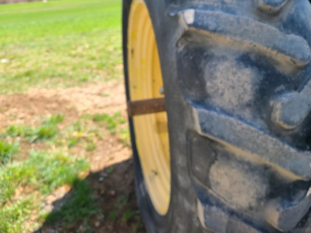 John Deere 2955 Tractor 'AS-IS, THIS UNIT HAS PROBLEMS, All of its problems may or may not be disclo