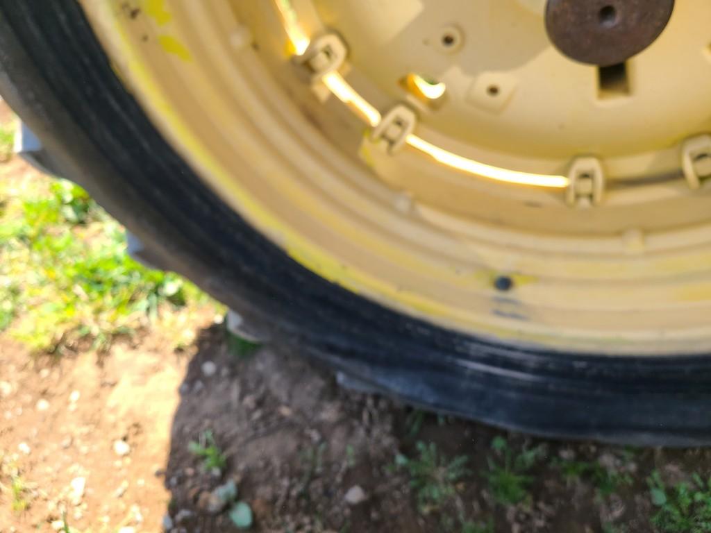 John Deere 2955 Tractor 'AS-IS, THIS UNIT HAS PROBLEMS, All of its problems may or may not be disclo