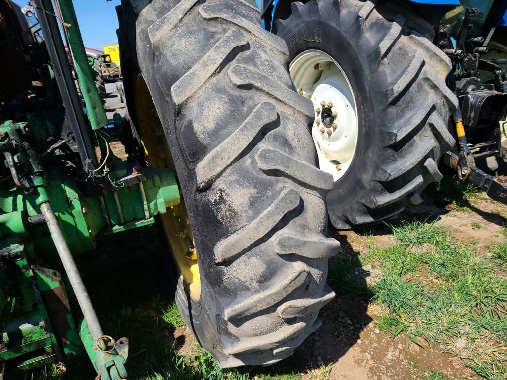 John Deere 2955 Tractor 'AS-IS, THIS UNIT HAS PROBLEMS, All of its problems may or may not be disclo