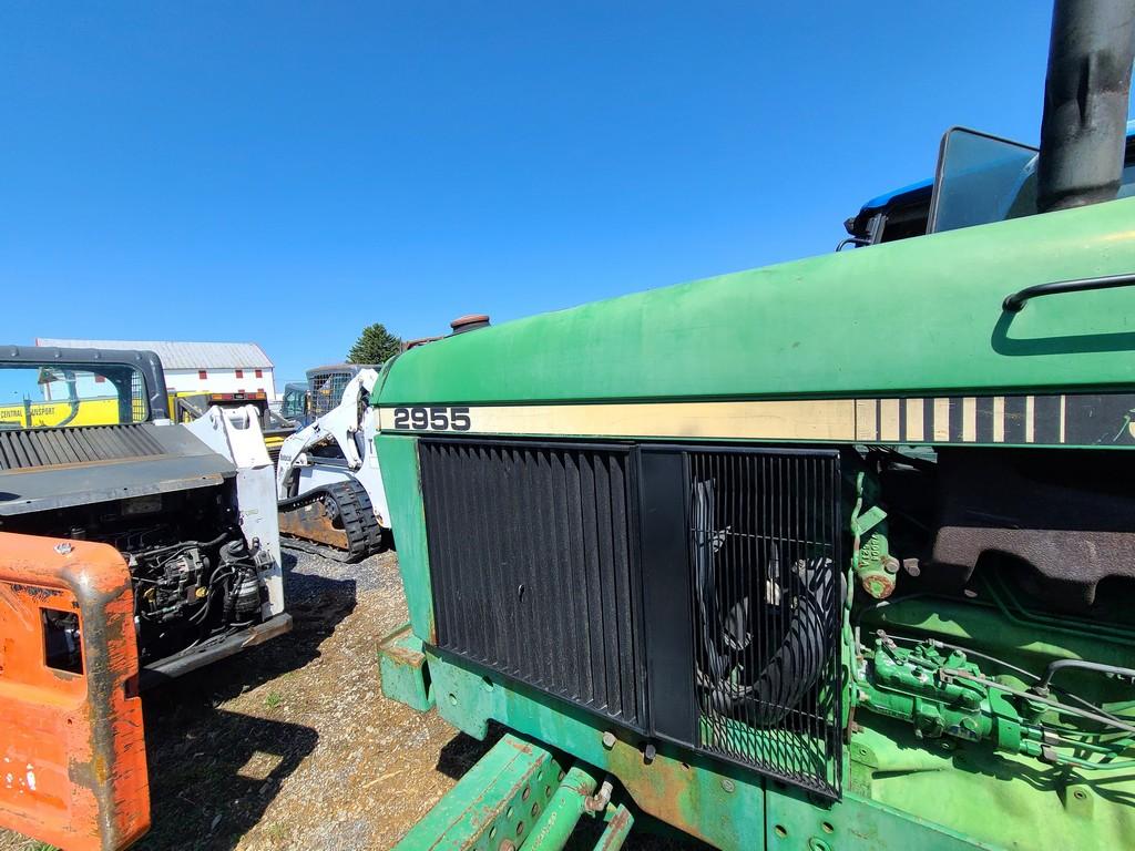 John Deere 2955 Tractor 'AS-IS, THIS UNIT HAS PROBLEMS, All of its problems may or may not be disclo