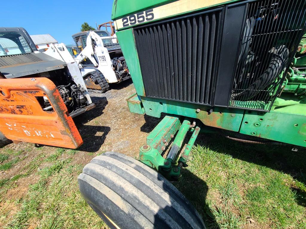 John Deere 2955 Tractor 'AS-IS, THIS UNIT HAS PROBLEMS, All of its problems may or may not be disclo
