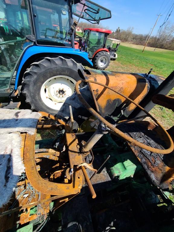 John Deere 2955 Tractor 'AS-IS, THIS UNIT HAS PROBLEMS, All of its problems may or may not be disclo