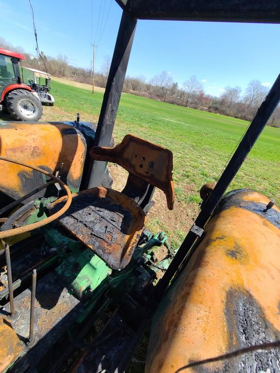John Deere 2955 Tractor 'AS-IS, THIS UNIT HAS PROBLEMS, All of its problems may or may not be disclo