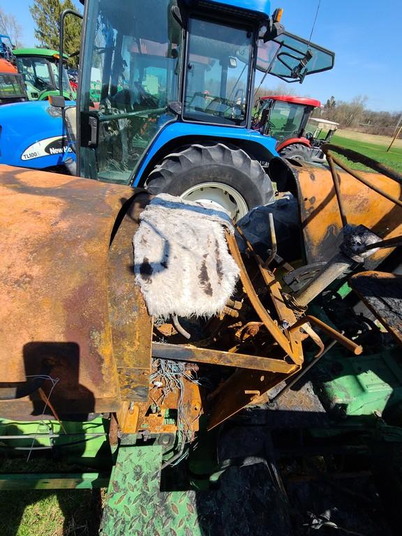 John Deere 2955 Tractor 'AS-IS, THIS UNIT HAS PROBLEMS, All of its problems may or may not be disclo