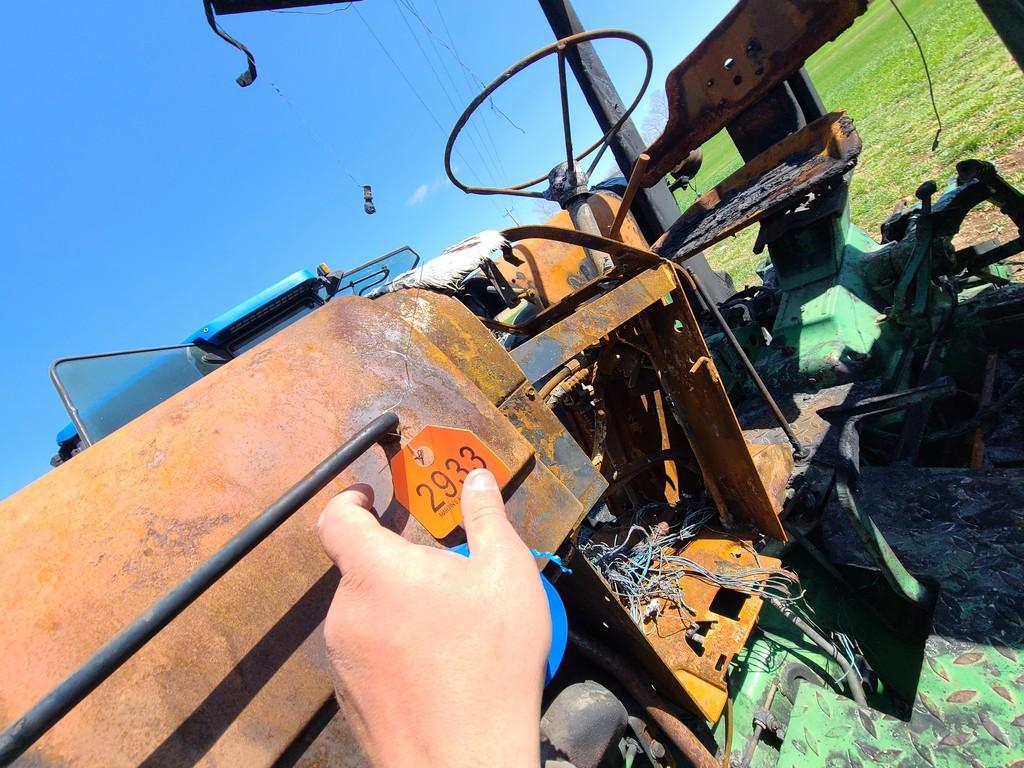 John Deere 2955 Tractor 'AS-IS, THIS UNIT HAS PROBLEMS, All of its problems may or may not be disclo