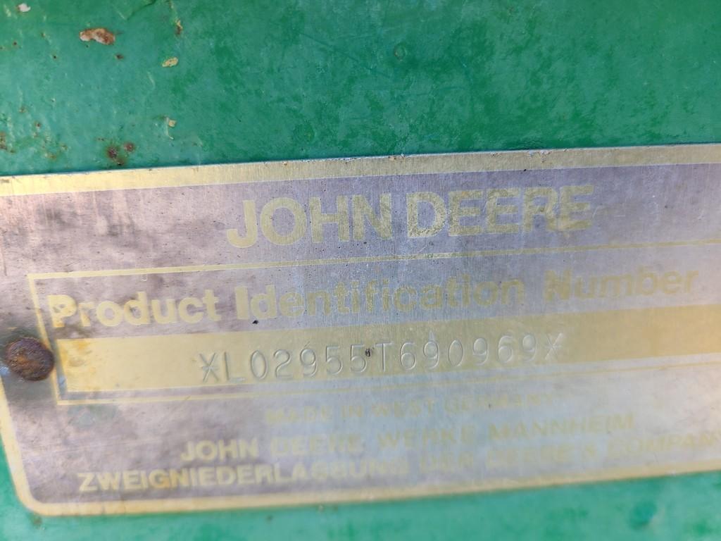John Deere 2955 Tractor 'AS-IS, THIS UNIT HAS PROBLEMS, All of its problems may or may not be disclo