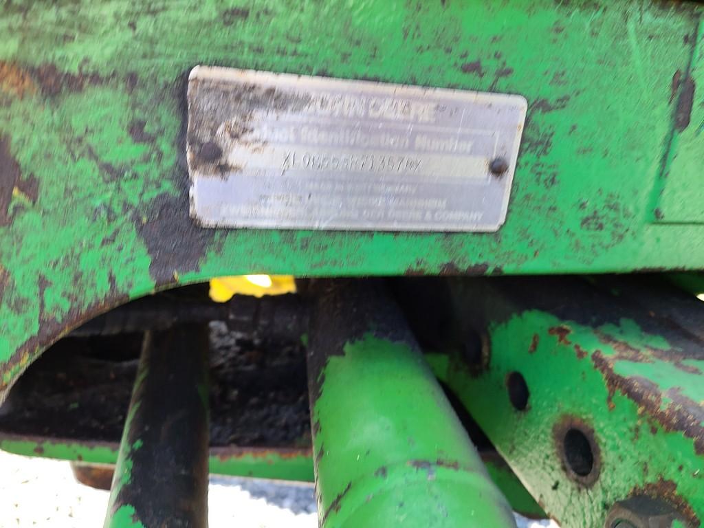 John Deere 2555 Loader Tractor 'AS-IS, THIS UNIT HAS PROBLEMS, All of its problems may or may not be