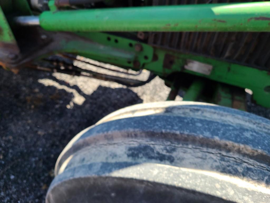 John Deere 2555 Loader Tractor 'AS-IS, THIS UNIT HAS PROBLEMS, All of its problems may or may not be