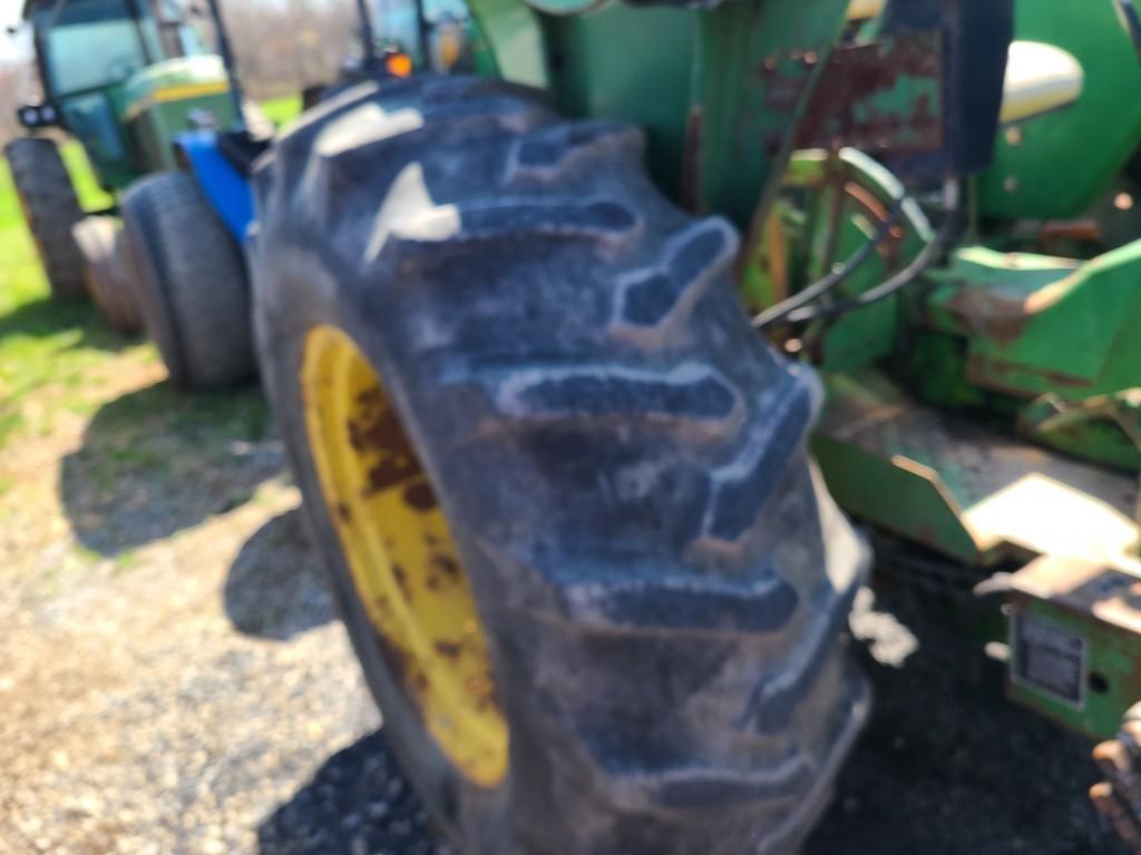 John Deere 2555 Loader Tractor 'AS-IS, THIS UNIT HAS PROBLEMS, All of its problems may or may not be