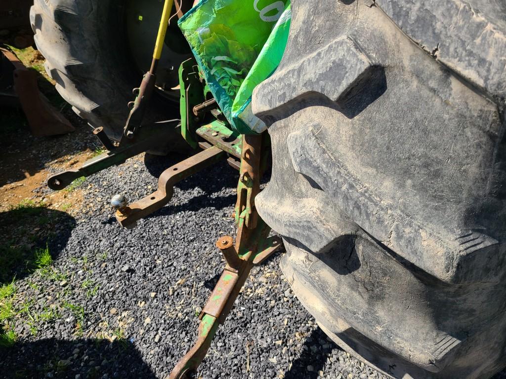 John Deere 2555 Loader Tractor 'AS-IS, THIS UNIT HAS PROBLEMS, All of its problems may or may not be