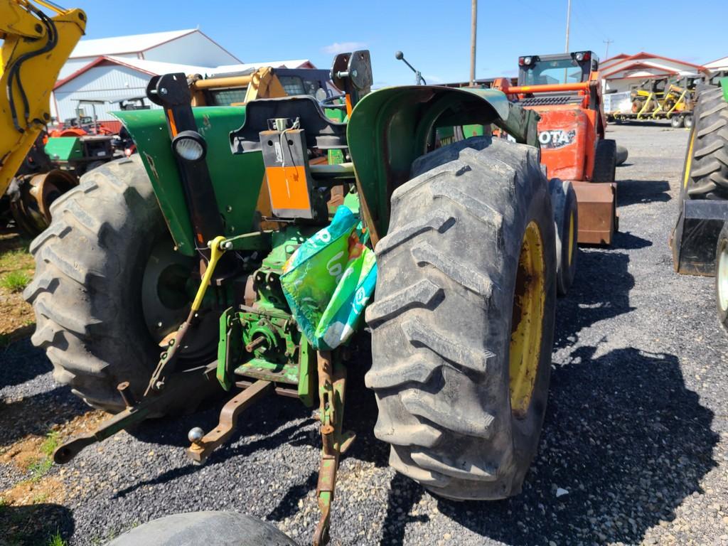 John Deere 2555 Loader Tractor 'AS-IS, THIS UNIT HAS PROBLEMS, All of its problems may or may not be