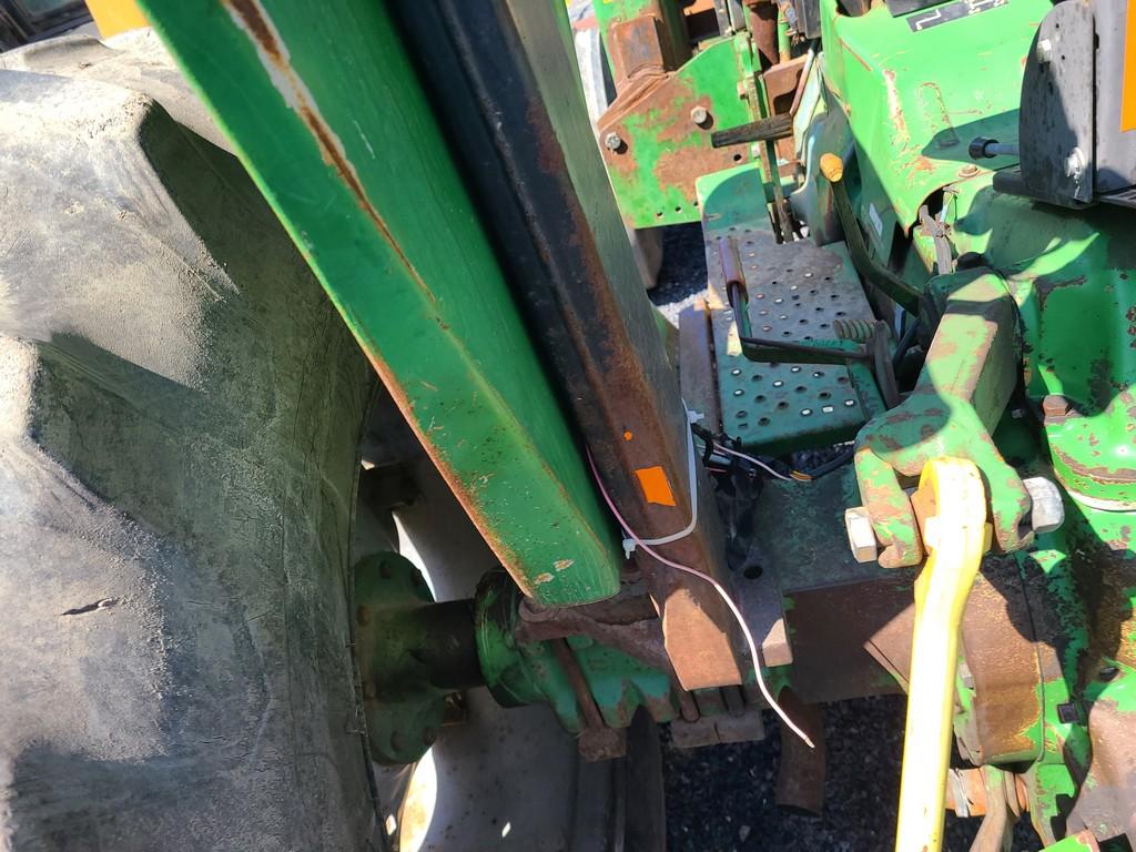 John Deere 2555 Loader Tractor 'AS-IS, THIS UNIT HAS PROBLEMS, All of its problems may or may not be