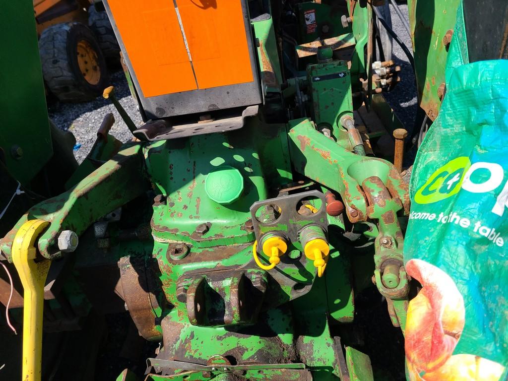 John Deere 2555 Loader Tractor 'AS-IS, THIS UNIT HAS PROBLEMS, All of its problems may or may not be
