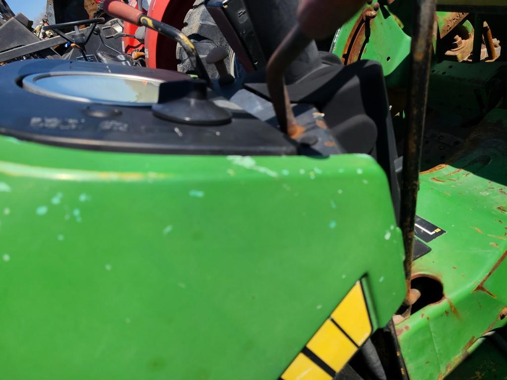 John Deere 2555 Loader Tractor 'AS-IS, THIS UNIT HAS PROBLEMS, All of its problems may or may not be