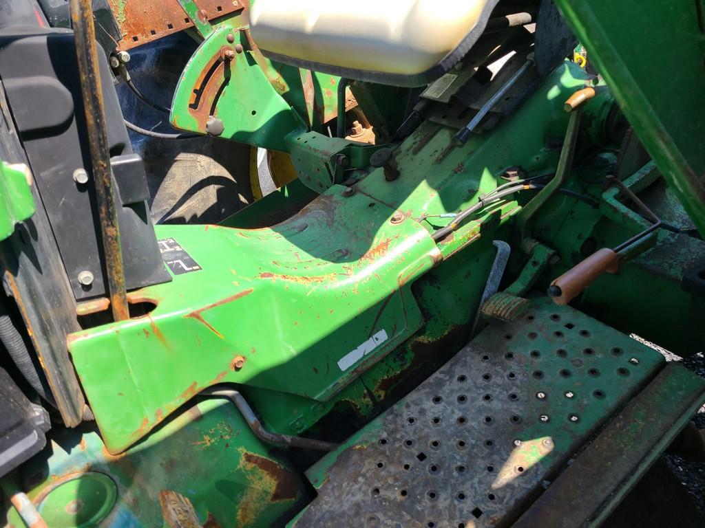 John Deere 2555 Loader Tractor 'AS-IS, THIS UNIT HAS PROBLEMS, All of its problems may or may not be