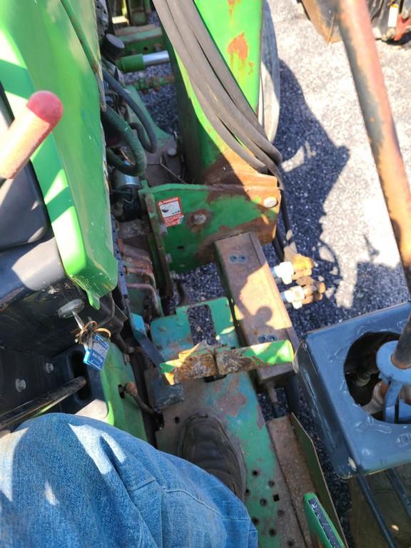 John Deere 2555 Loader Tractor 'AS-IS, THIS UNIT HAS PROBLEMS, All of its problems may or may not be