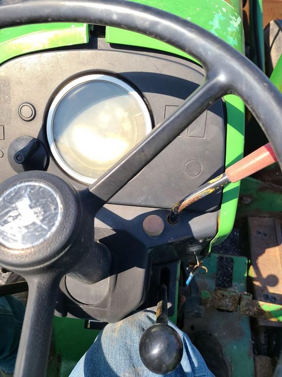 John Deere 2555 Loader Tractor 'AS-IS, THIS UNIT HAS PROBLEMS, All of its problems may or may not be