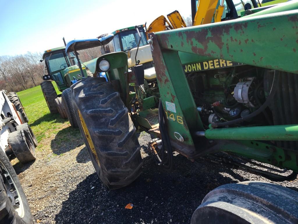 John Deere 2555 Loader Tractor 'AS-IS, THIS UNIT HAS PROBLEMS, All of its problems may or may not be