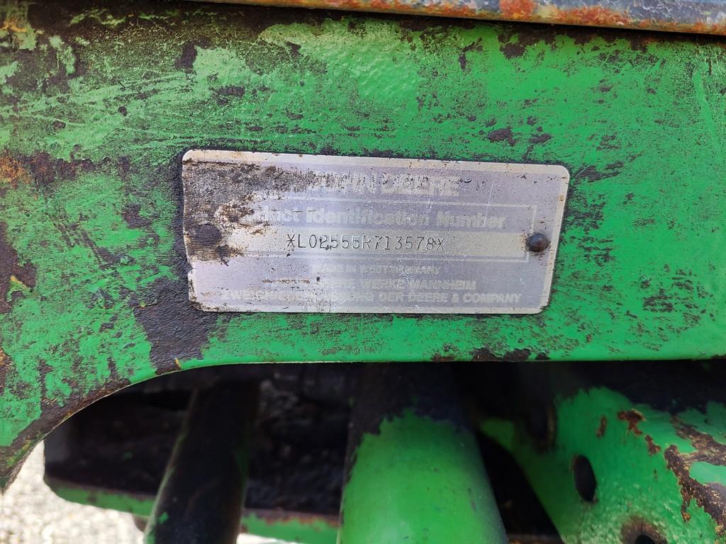 John Deere 2555 Loader Tractor 'AS-IS, THIS UNIT HAS PROBLEMS, All of its problems may or may not be