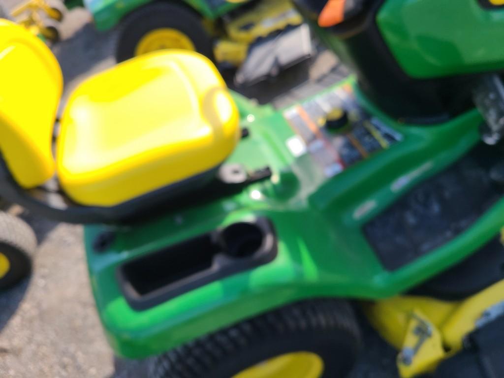 2006 John Deere  X320 Riding Tractor 'Ride & Drive'