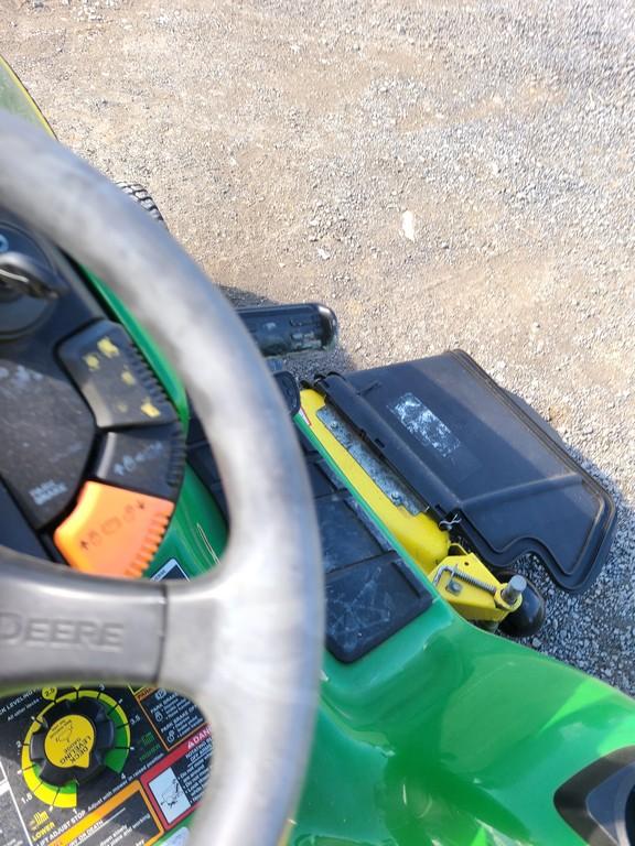 2006 John Deere  X320 Riding Tractor 'Ride & Drive'