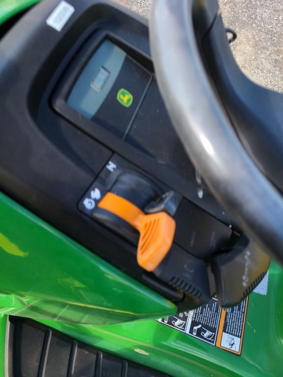 2006 John Deere  X320 Riding Tractor 'Ride & Drive'