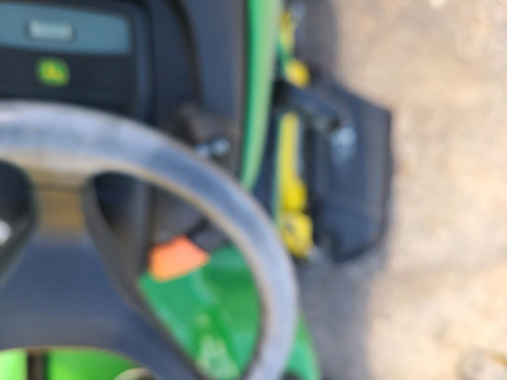 2006 John Deere  X320 Riding Tractor 'Ride & Drive'