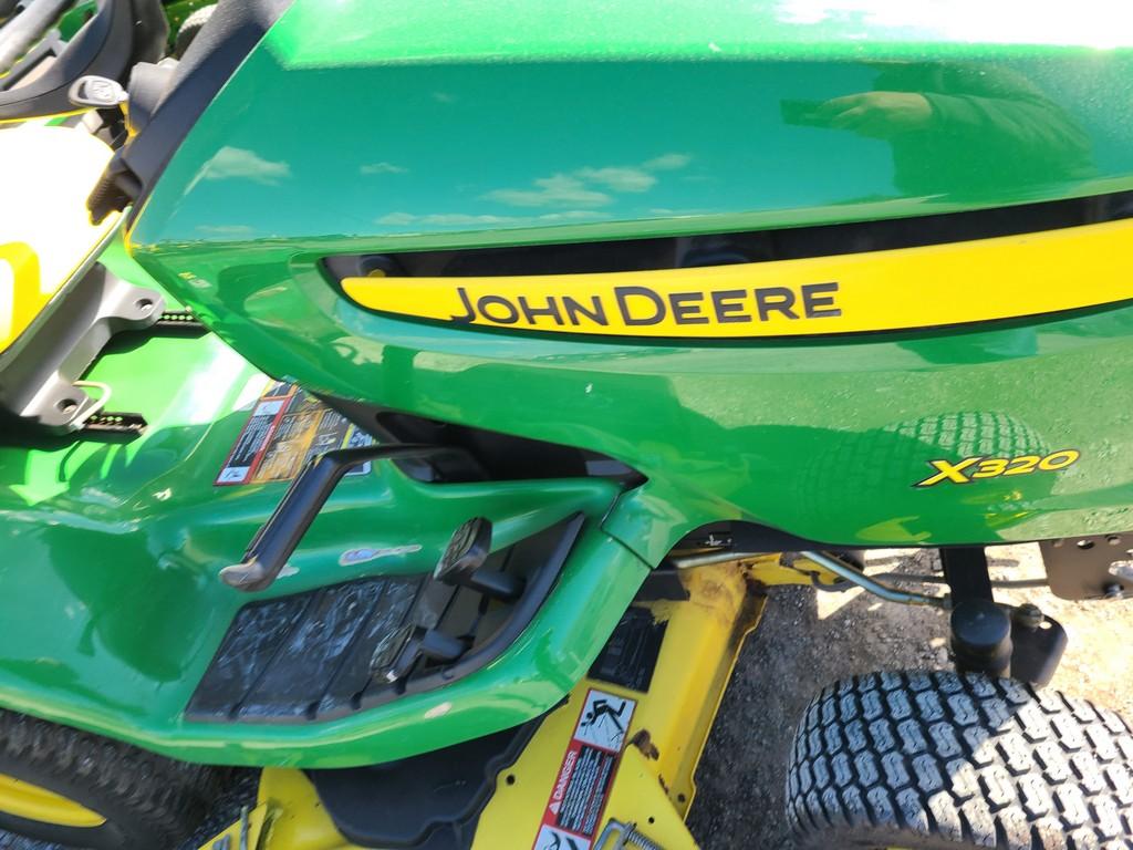 2006 John Deere  X320 Riding Tractor 'Ride & Drive'