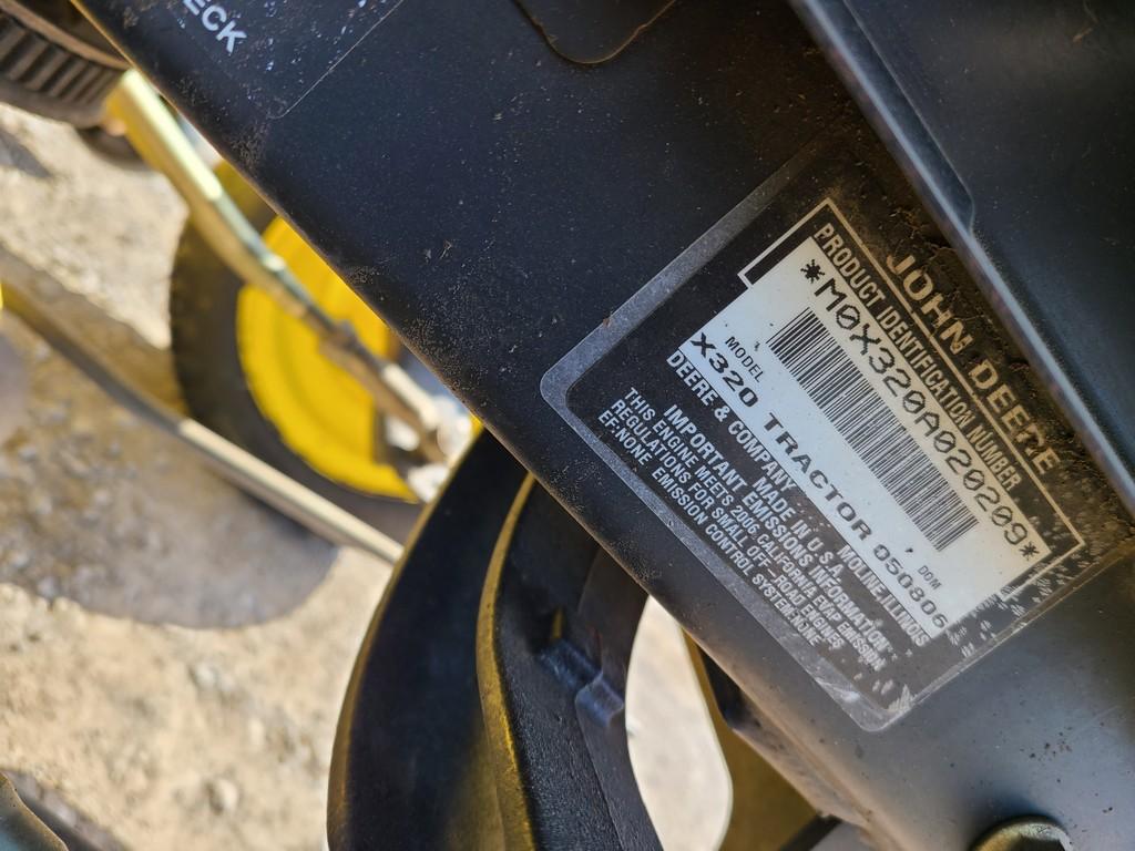 2006 John Deere  X320 Riding Tractor 'Ride & Drive'