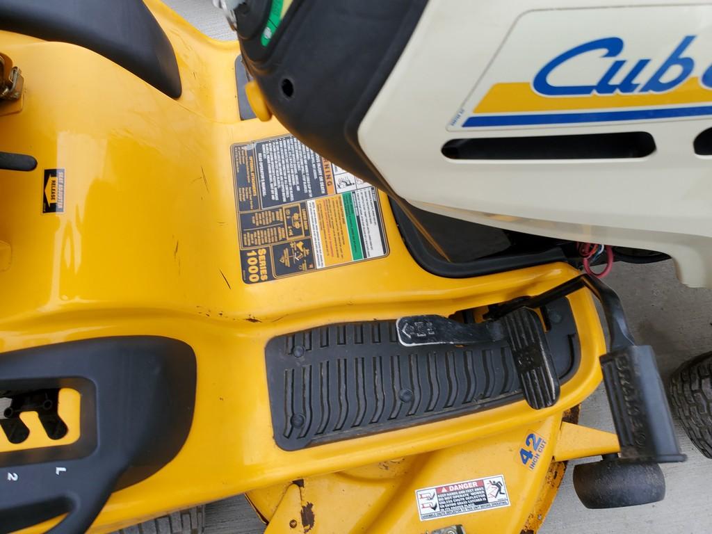 2006 Cub Cadet LT1042 Riding Tractor 'Runs & Operates'