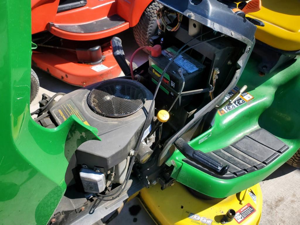 John Deere X300 Lawn Tractor 'Runs & Operates'