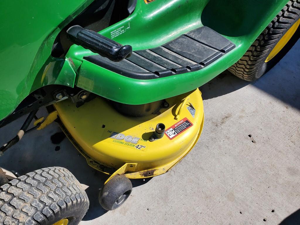 John Deere X300 Lawn Tractor 'Runs & Operates'