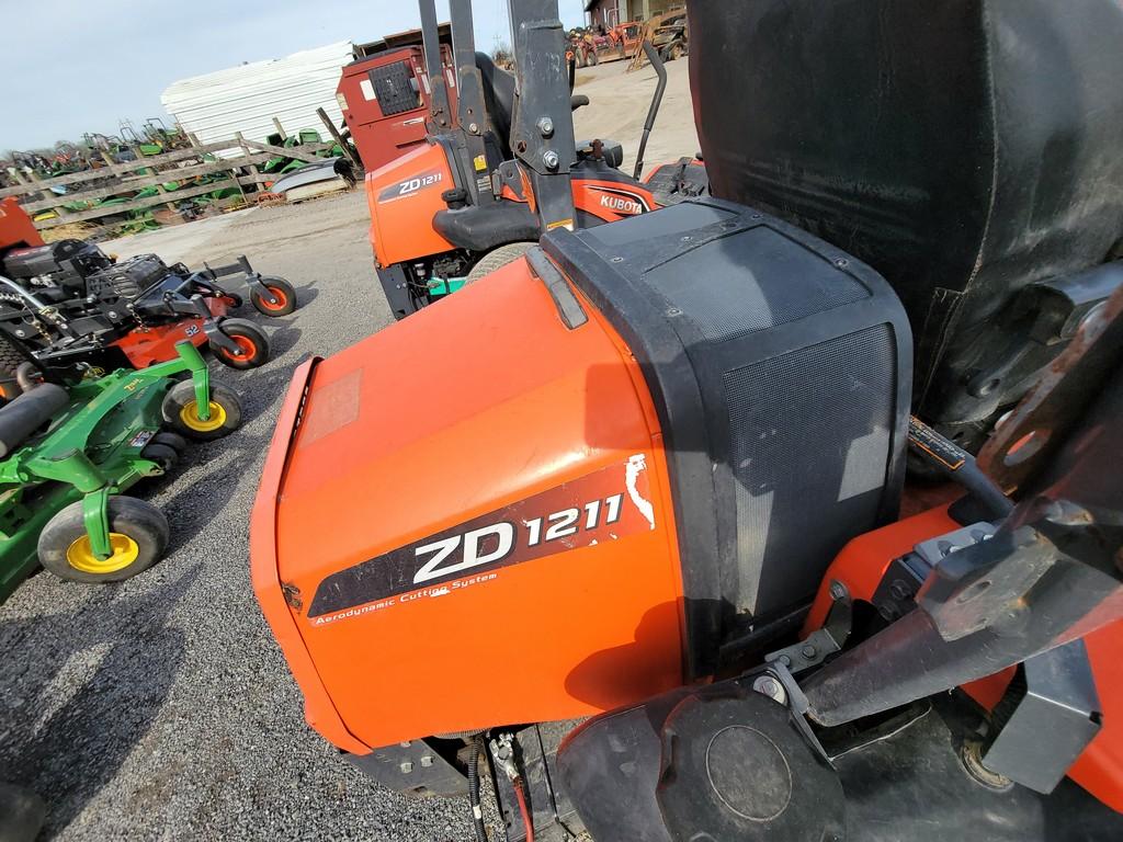 Kubota ZD1211 Zero Turn 'Ride & Drive'