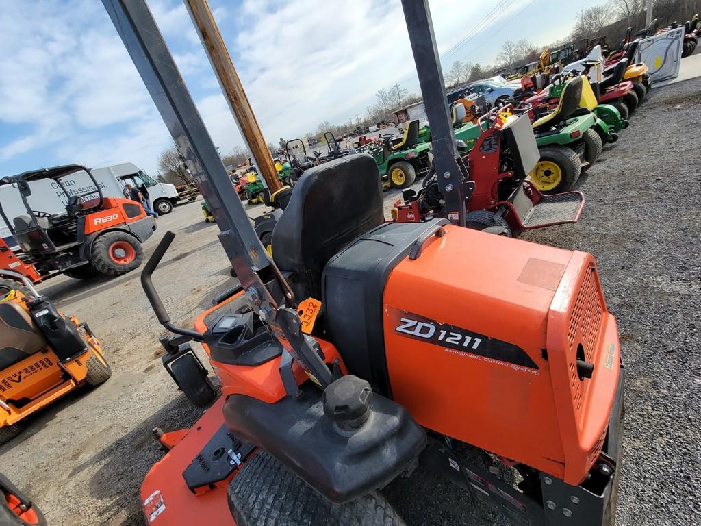 Kubota ZD1211 Zero Turn 'Ride & Drive'