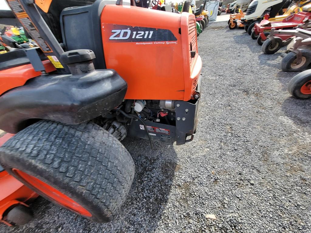 Kubota ZD1211 Zero Turn 'Ride & Drive'
