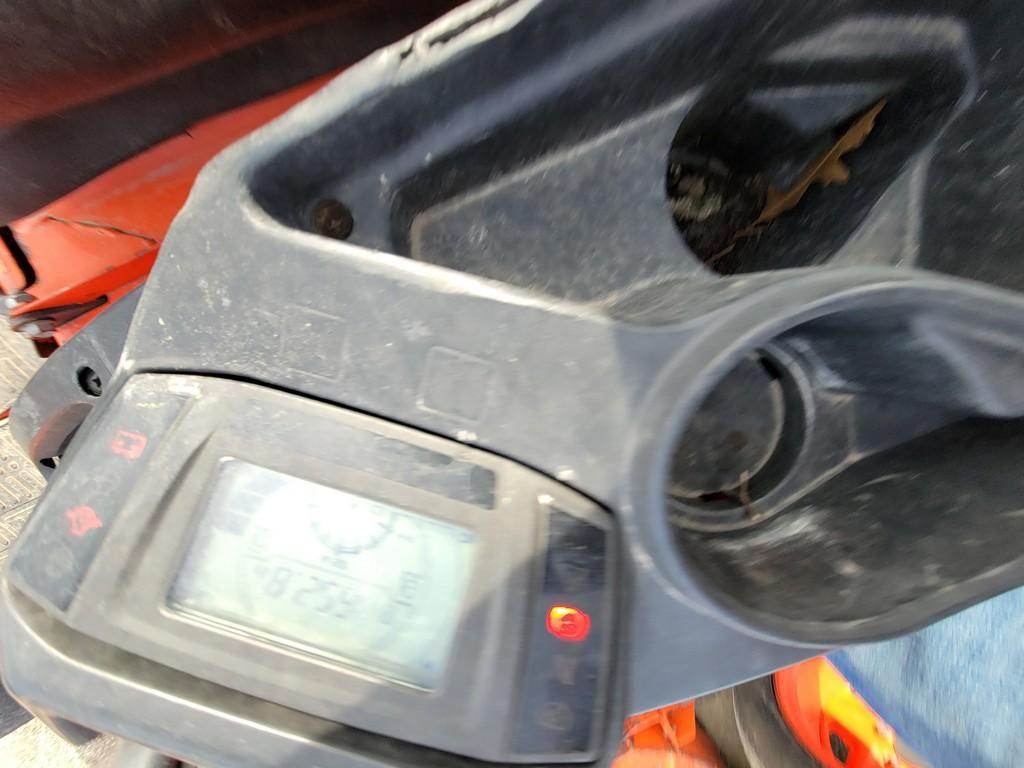 Kubota ZD1211 Zero Turn 'Ride & Drive'
