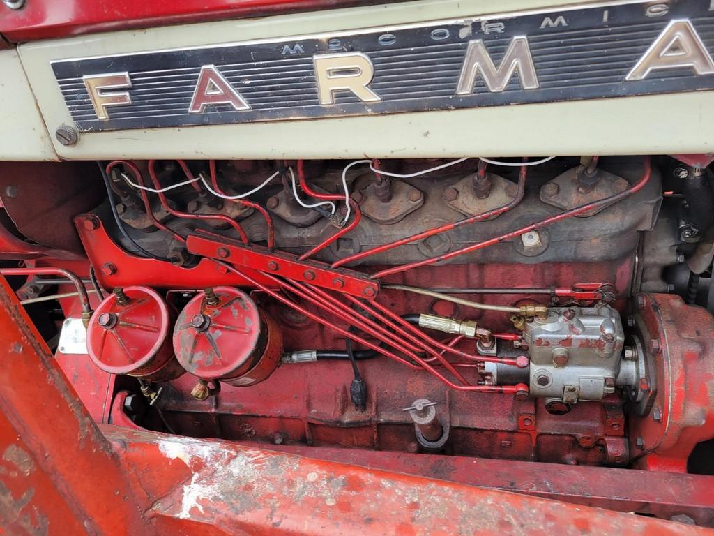 International 656 Loader Tractor