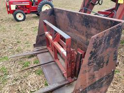 International 656 Loader Tractor