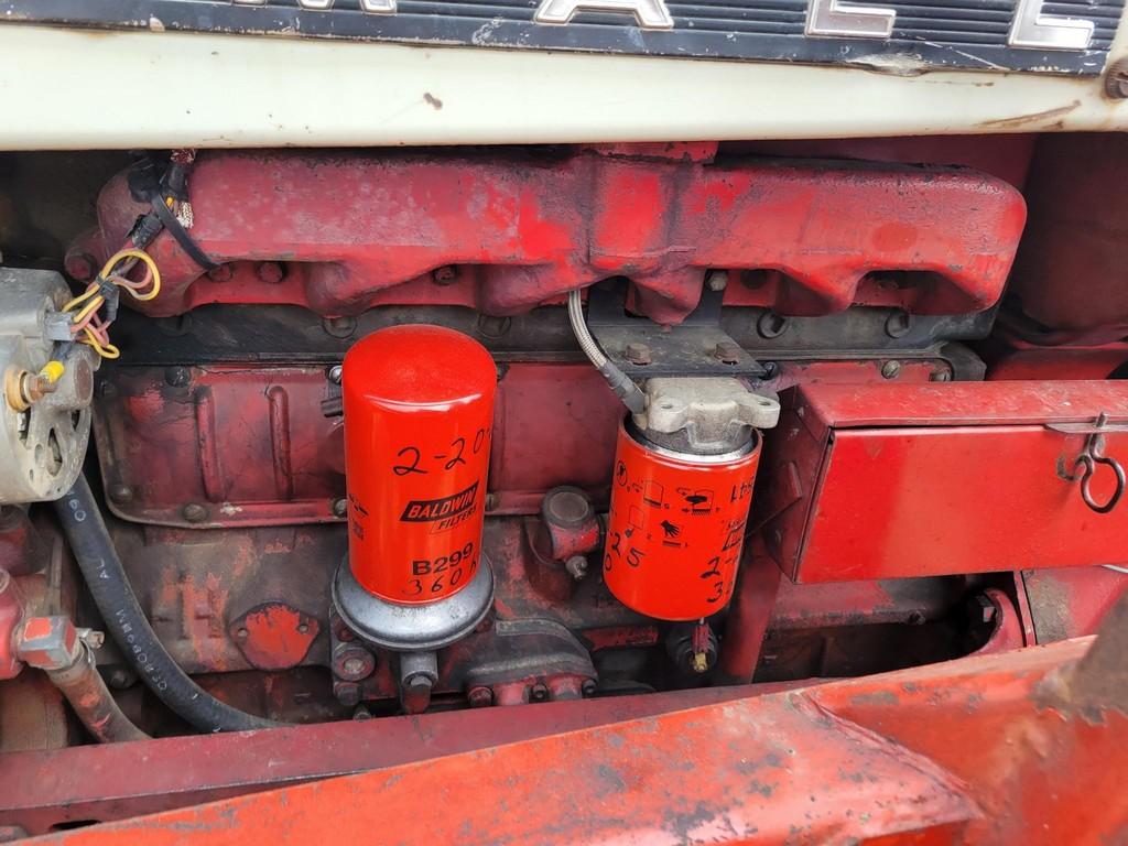 International 656 Loader Tractor