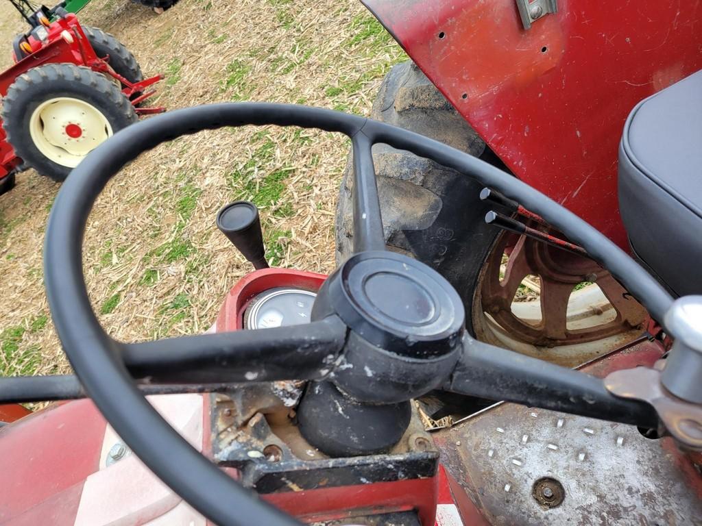 International 656 Loader Tractor
