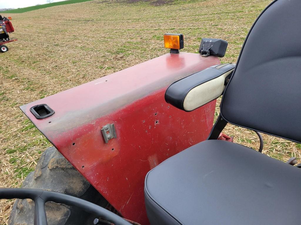 International 656 Loader Tractor