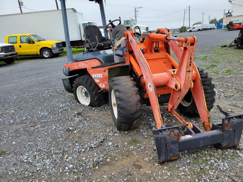 Kubota R420 Wheel Loader 'Runs & Operates'
