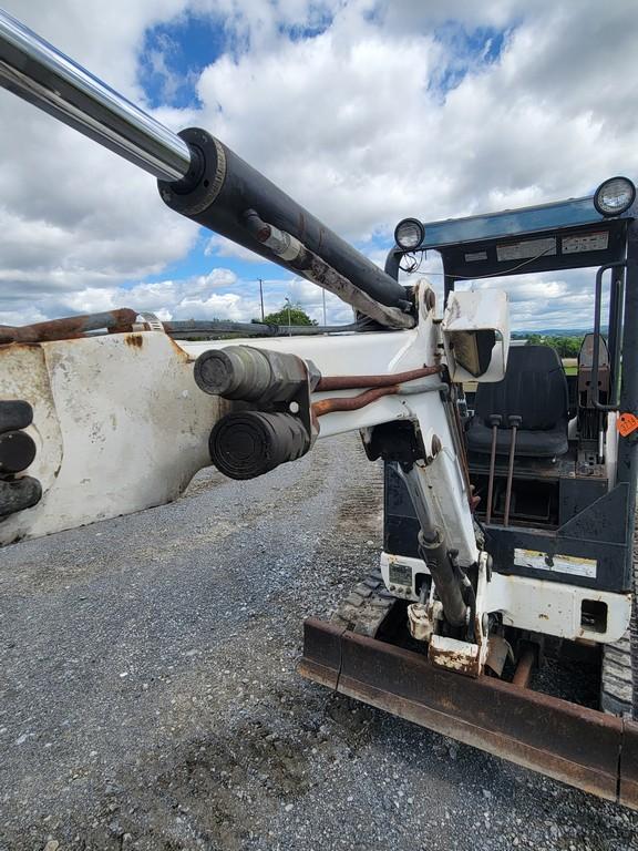 2006 Bobcat 323 Mini Excavator 'Runs and Operates'