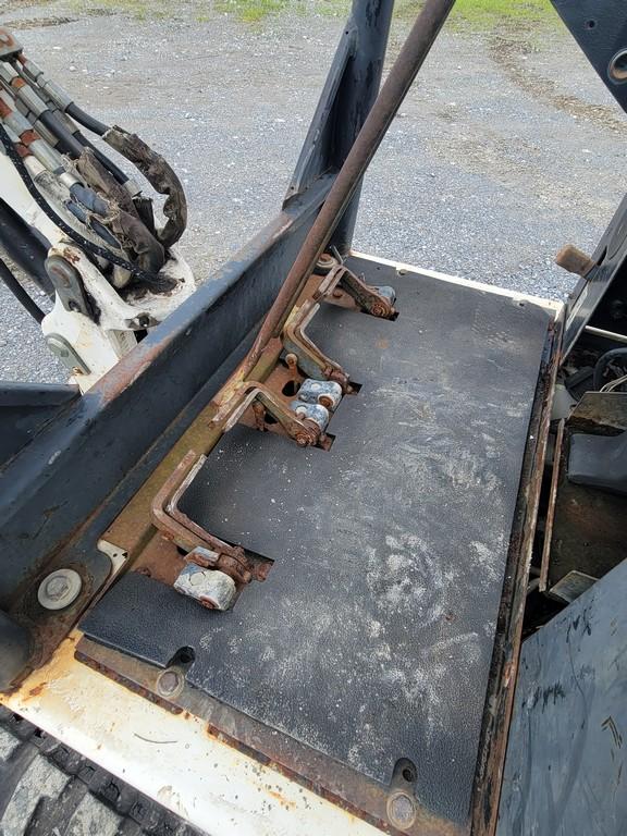 2006 Bobcat 323 Mini Excavator 'Runs and Operates'