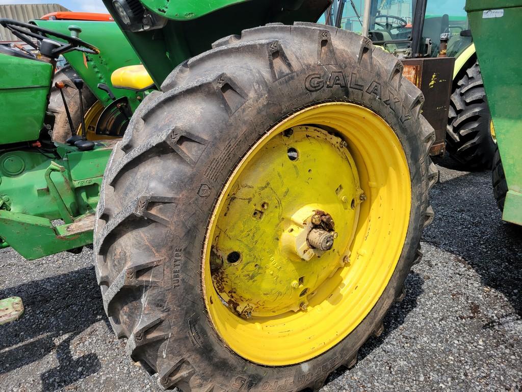 John Deere 2440 Tractor 'Runs & Operates'