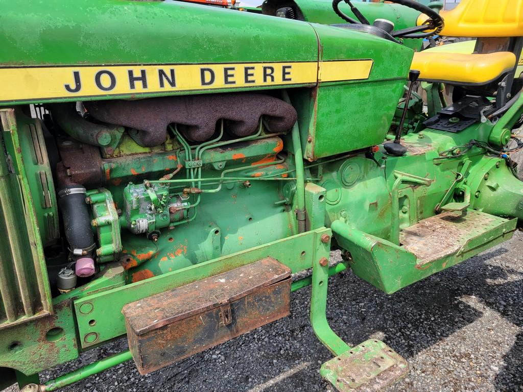 John Deere 2440 Tractor 'Runs & Operates'