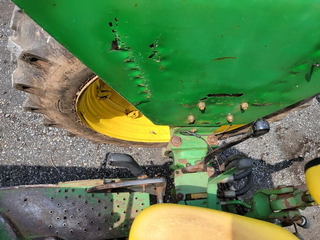 John Deere 2440 Tractor 'Runs & Operates'