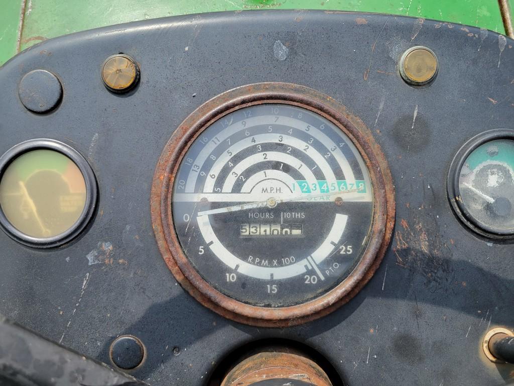 John Deere 2440 Tractor 'Runs & Operates'